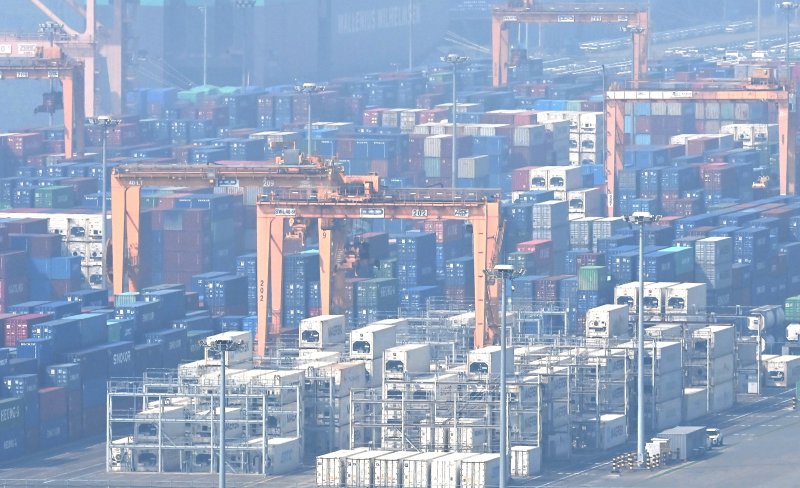 유가&middot;환율&middot;관세까지…수출 한국 덮친 '비용 쇼크'