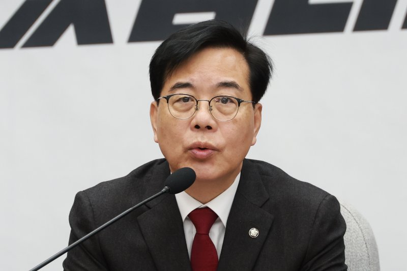 [서울=뉴시스] 고승민 기자 = 송언석 국민의힘 원내대표가 13일 서울 여의도 국회에서 열린 원내대책회의에서 발언하고 있다. 2026.03.13. kkssmm99@newsis.com