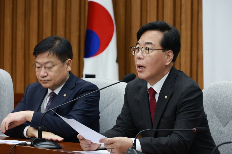 [서울=뉴시스] 고승민 기자 = 송언석 국민의힘 원내대표가 13일 서울 여의도 국회에서 열린 원내대책회의에서 발언하고 있다. 2026.03.13. kkssmm99@newsis.com