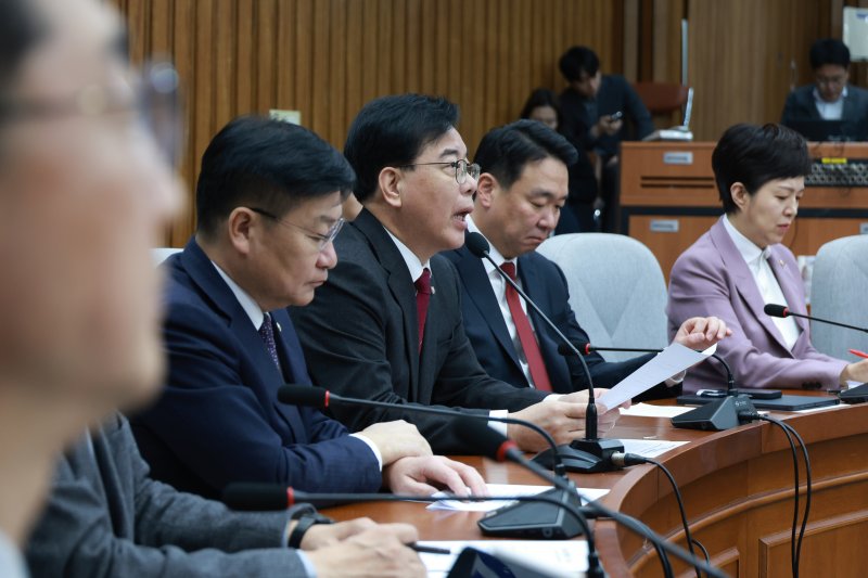 [서울=뉴시스] 고승민 기자 = 송언석 국민의힘 원내대표가 13일 서울 여의도 국회에서 열린 원내대책회의에서 발언하고 있다. 2026.03.13. kkssmm99@newsis.com