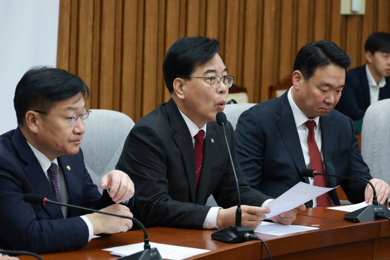 [서울=뉴시스] 고승민 기자 = 송언석 국민의힘 원내대표가 13일 서울 여의도 국회에서 열린 원내대책회의에서 발언하고 있다. 2026.03.13. kkssmm99@newsis.com