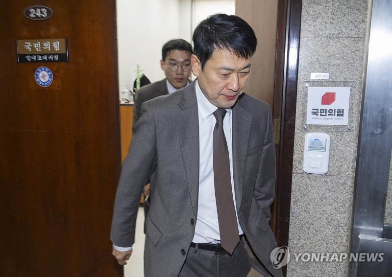 오세훈과 '절윤' 놓고 기싸움, 굳은 표정의 장동혁 대표 (출처=연합뉴스)