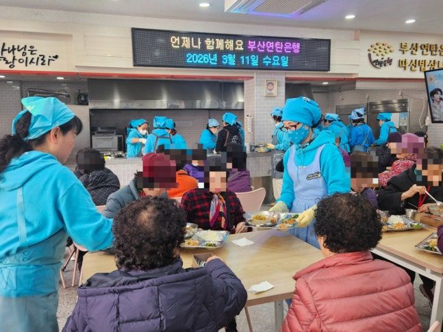 '부산영웅시대 스터디하우스'는 지난 11일 부산연탄은행 밥상공동체를 찾아 제54회차 도시락 나눔 봉사를 진행했다.