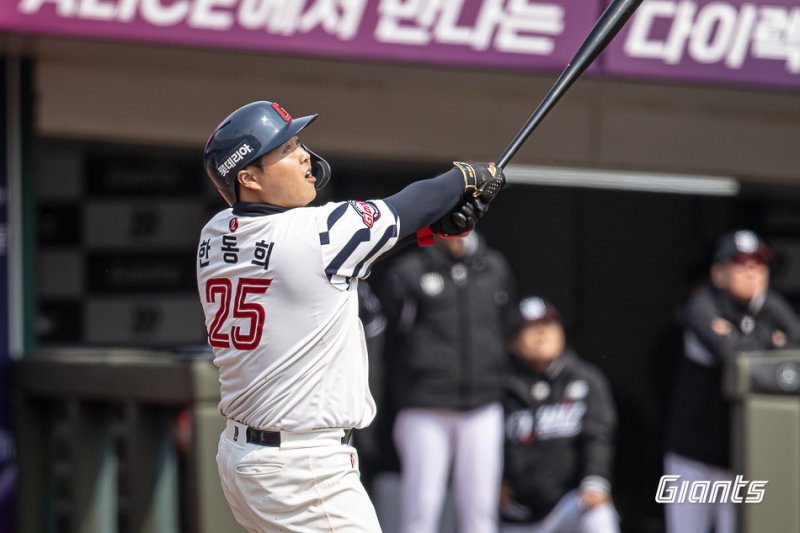 부상으로 전열에서 이탈한 한동희.롯데 자이언츠 제공