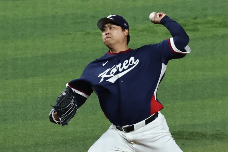 14일 오전(한국시간) 미국 플로리다주 마이애미 론디포파크에서 열린 2026 월드베이스볼클래식 8강전 대한민국과 도미니카공화국의 경기에서 선발투수 류현진이 1회말 등판해 힘차게 공을 던지고 있다. 사진=뉴스1