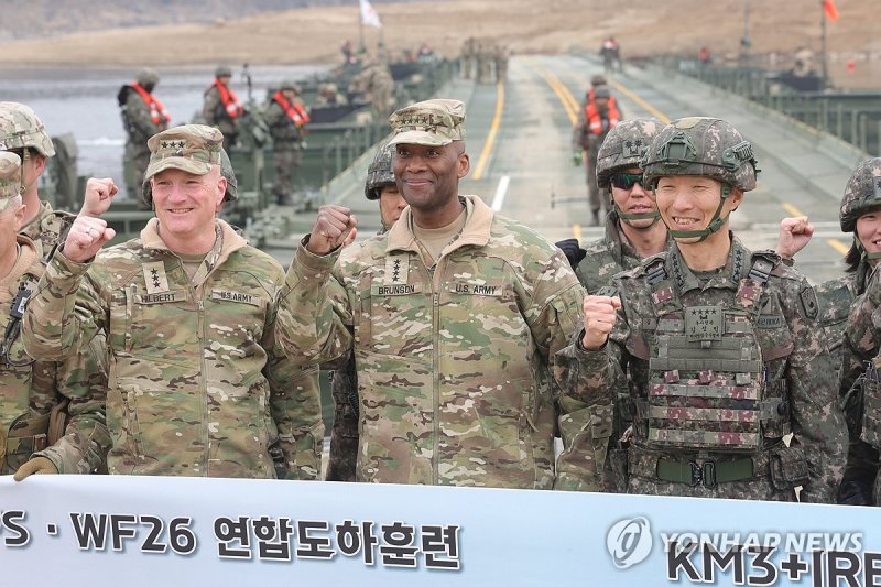 임진강 찾은 브런슨 한미연합사령관 (출처=연합뉴스)