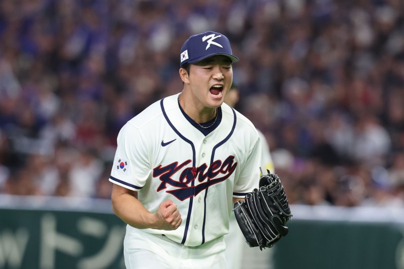 8일 일본 도쿄돔에서 열린 2026 WBC 조별리그 C조 3차전 한국과 대만의 경기, 한국 고우석이 9회초를 무실점으로 마무리 한 뒤 포효하고 있다.뉴시스