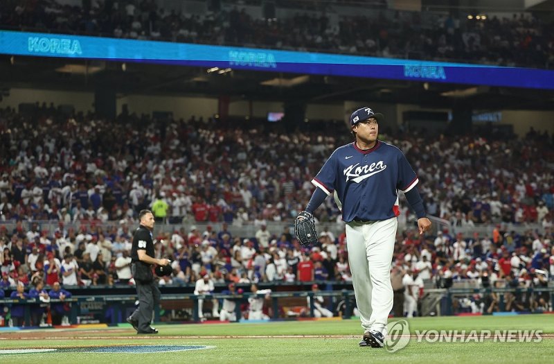 아쉽게 마운드를 내려가는 류현진. 사진=연합뉴스