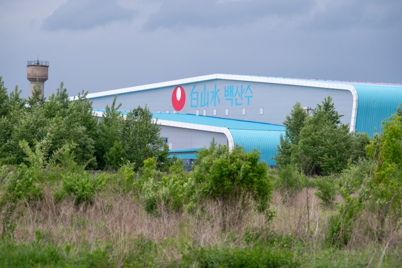 11일(현지시간) 중국 지린성 옌볜 조선족자치주 안도현 이도백하진 농심 백산수 신공장의 모습. (공동취재) 2025.6.15 ⓒ 뉴스1 황기선 기자