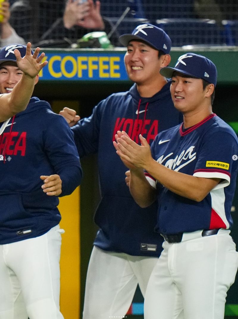 이번 대회에서 좋은 활약을 펼친 손주영(왼쪽)과 고우석.KBO 공식 SNS