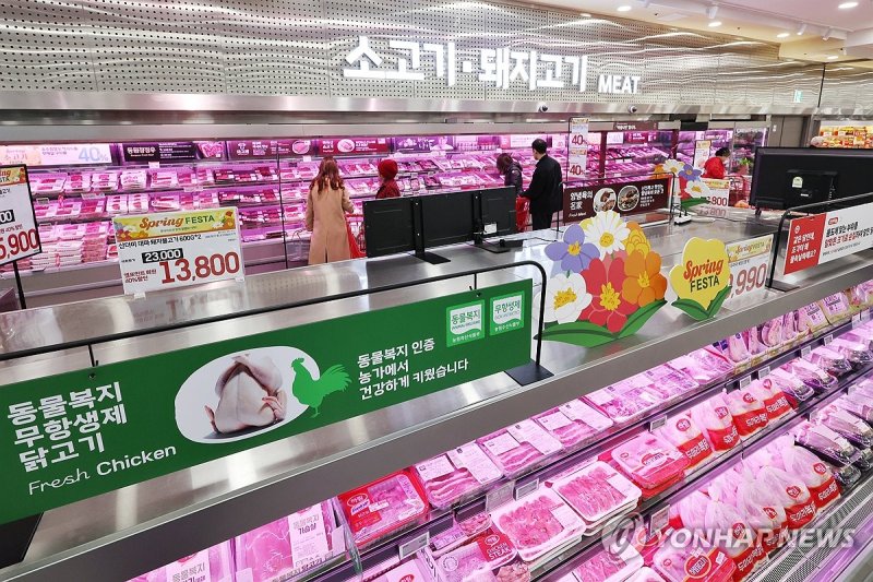 소·돼지·닭고기 가격 두 자릿수 '껑충'…밥상물가 고공행진 (출처=연합뉴스)