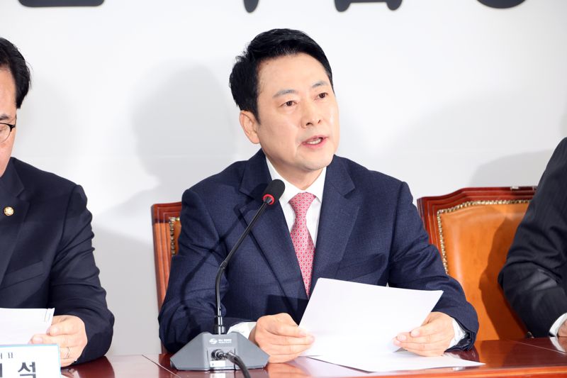 장동혁 국민의힘 대표가 16일 국회에서 열린 최고위원회의에서 발언을 하고 있다. 사진=박범준 기자