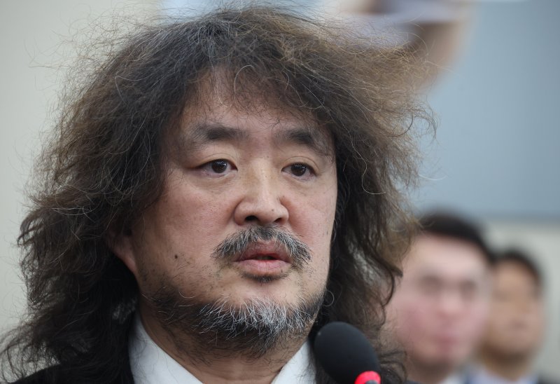 [서울=뉴시스] 고승민 기자 = 방송인 김어준 씨. 2024.12.13. kkssmm99@newsis.com