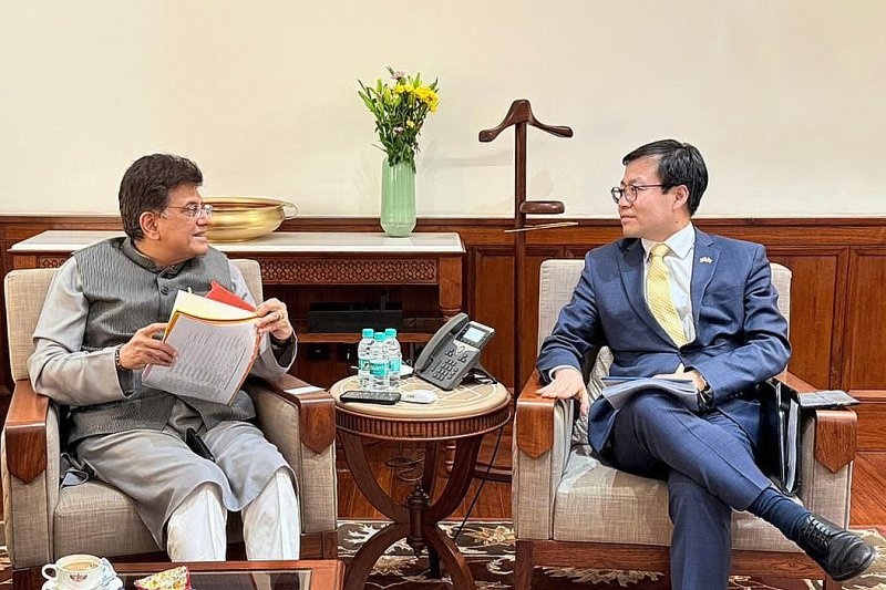 [세종=뉴시스]여한구 산업통상부 통상교섭본부장은13일(현지시간) 인도 델리에서 피유쉬 고얄(Piyush Goyal) 인도 상공부 장관을 비롯한 양국 정부대표단이 참석한 가운데 열린 한-인도 통상장관 회담에서 무역·투자 협력 심화 방안을 논의했다.(사진=산업부 제공)