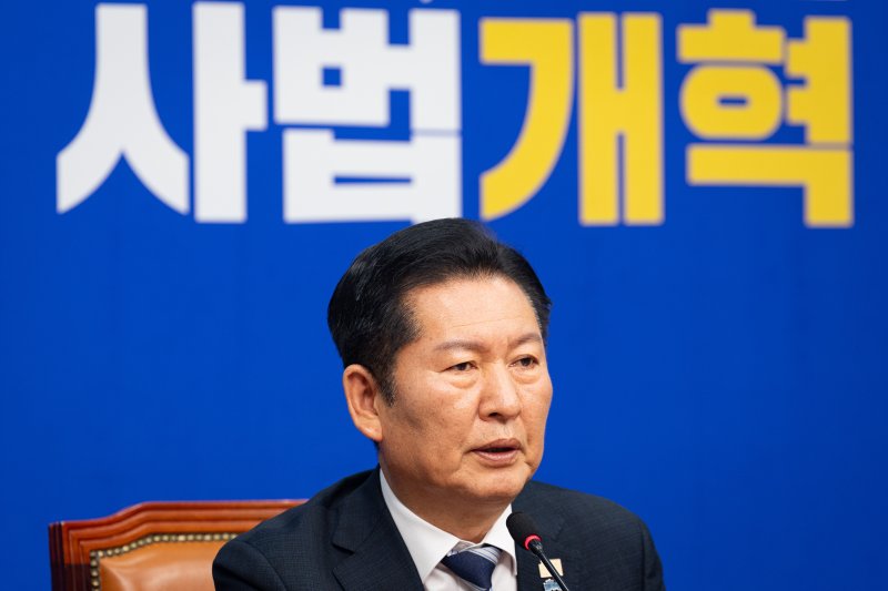 정청래 더불어민주당 대표가 17일 서울 여의도 국회에서 검찰개혁 관련 긴급 기자회견을 하고 있다. 2026.3.17 ⓒ 뉴스1 유승관 기자