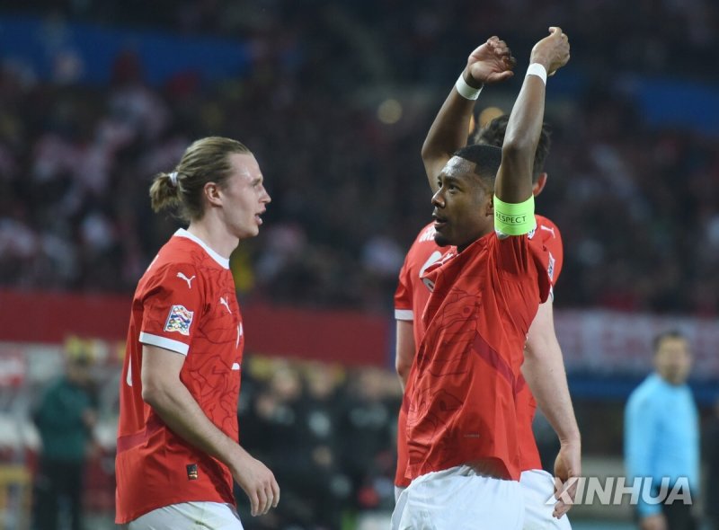 오스트리아 축구대표팀 캡틴 다비드 알라바(오른쪽). 연합뉴스