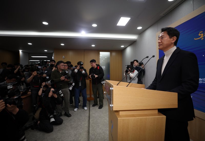 [서울=뉴시스] 정병혁 기자 = 오세훈 서울시장이 17일 서울 중구 서울시청에서 공천 신청 관련 입장 발표를 하고 있다. 2026.03.17. jhope@newsis.com