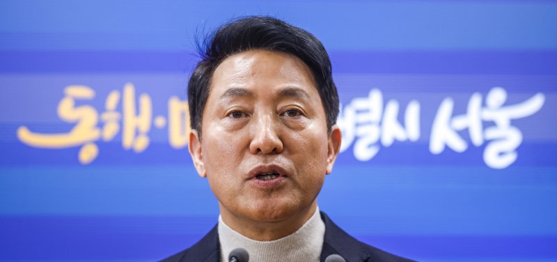 [서울=뉴시스] 정병혁 기자 = 오세훈 서울시장이 17일 서울 중구 서울시청에서 공천 신청 관련 입장 발표를 하고 있다. 2026.03.17. jhope@newsis.com