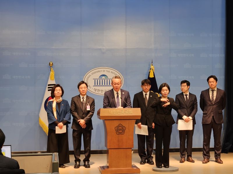 "수술실 없습니다"... 고관절 골절 환자도 '뺑뺑이' 시작