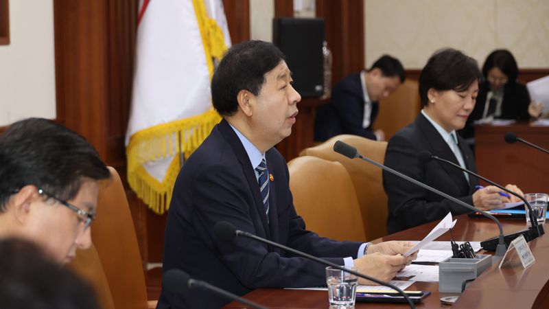 구윤철 부총리 겸 재졍경제부 장관이 18일 서울 종로구 정부서울청사에서 열린 비상경제장관회의 겸 공급망안정화위원회에서 발언하고 있다. 사진=서동일 기자