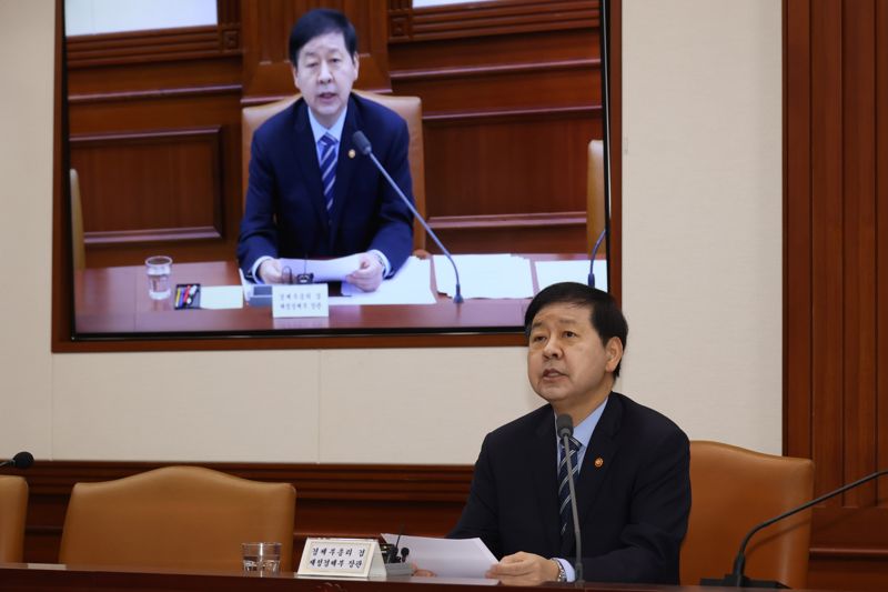 구윤철 부총리 겸 재졍경제부 장관이 18일 서울 종로구 정부서울청사에서 열린 비상경제장관회의 겸 공급망안정화위원회에서 발언하고 있다. 사진=서동일 기자