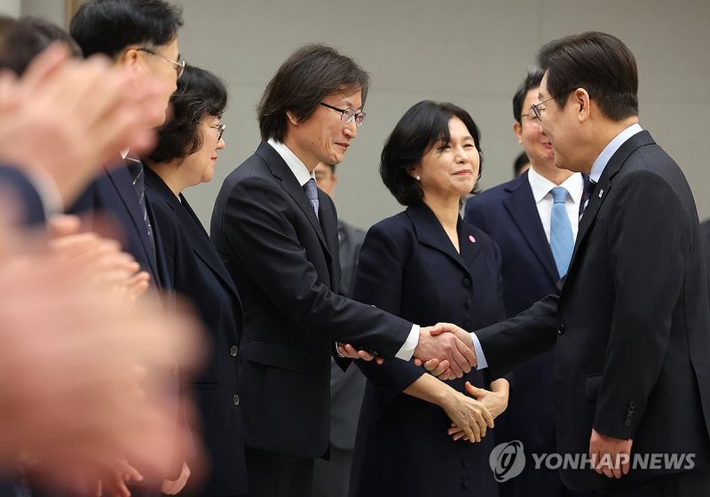 이재명 대통령과 주병기 공정위원장 (출처=연합뉴스)