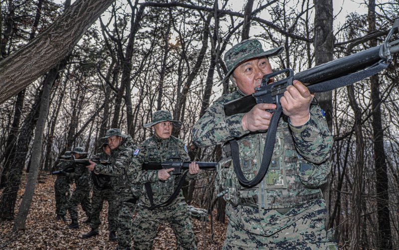 FS연습 연계 훈련 나선 특전사 출신 예비군들 (출처=연합뉴스)