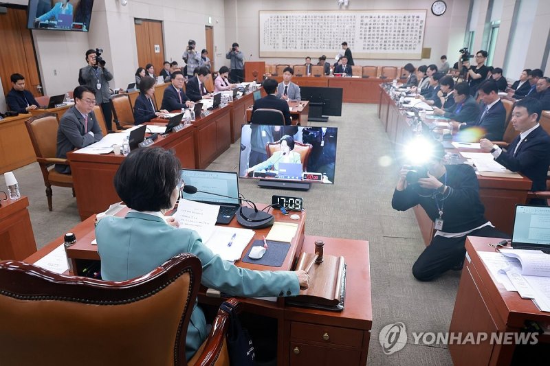 중수청법 상정하는 추미애 법사위원장 (출처=연합뉴스)