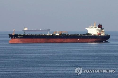 호르무즈 해협 통과하는 유조선 (출처=연합뉴스)