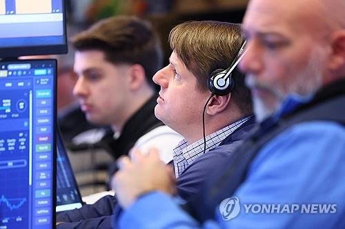 뉴욕증권거래소의 트레이더 (출처=연합뉴스)