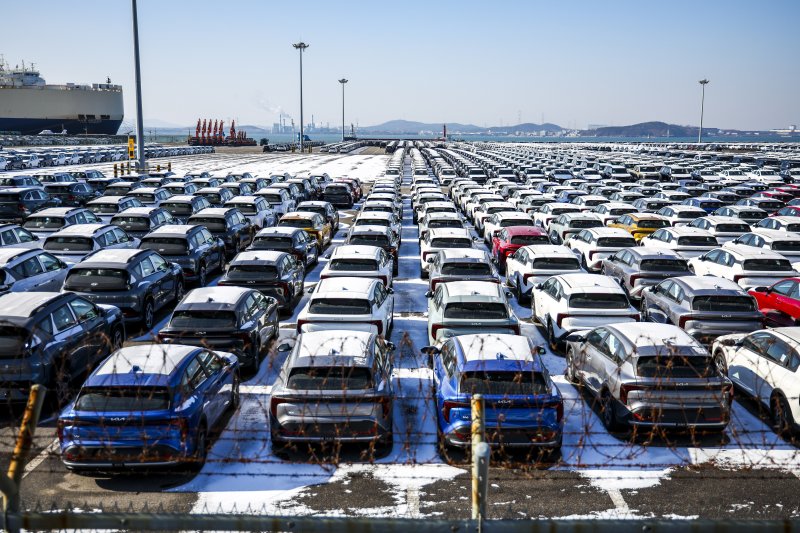 [평택=뉴시스] 정병혁 기자 = 27일 경기 평택시 평택항에 수출용 자동차가 세워져 있다. 2026.01.27. jhope@newsis.com