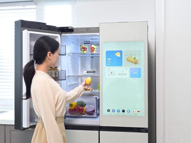 삼성전자가 사용자 편의성을 높인 '비스포크 AI 패밀리허브'를 선보였다.(삼성전자 제공)/뉴스1