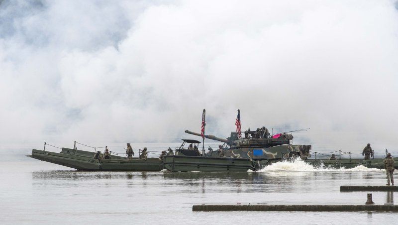 지난2023년 10월 22일 경기 여주시 남한강 일대에서 7공병여단과 미군이 한국형 자주도하장비 KM3 ‘수룡'이 전력화 된 후 처음으로 참가하는 한미 연합 제병협동 도하훈련을 하고 있다(자료사진). 공동취재단