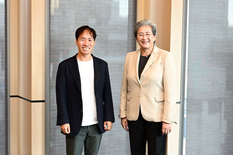 김성훈 업스테이지 대표와 리사 수 AMD 최고경영자(CEO). 업스테이지 제공