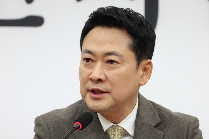 [서울=뉴시스] 고승민 기자 = 장동혁 국민의힘 대표가 19일 서울 여의도 국회에서 열린 최고위원회의에서 발언하고 있다. 2026.03.19. kkssmm99@newsis.com