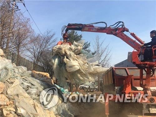 영농폐기물 수거 (출처=연합뉴스)