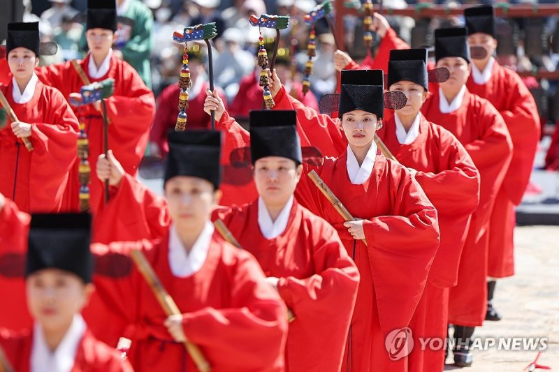 정전에서 펼쳐지는 종묘대제 일무 (출처=연합뉴스)