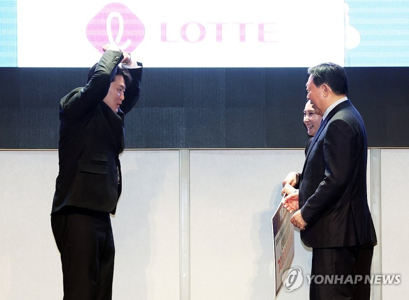 '감사의 하트' (출처=연합뉴스)