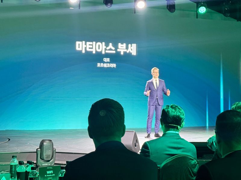 마티아스 부세 포르쉐코리아 대표가 19일 서울 광진구 파이팩토리에서 열린 포르쉐코리아 2026 신년 기자간담회에서 발언하고 있다. 사진=김동찬 기자.