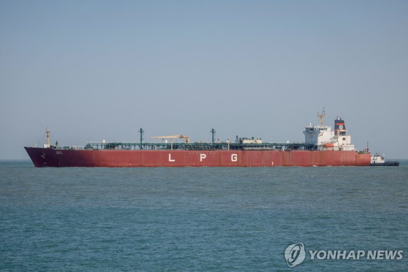 호르무즈 해협을 지나는 LPG 운반선 (출처=연합뉴스)