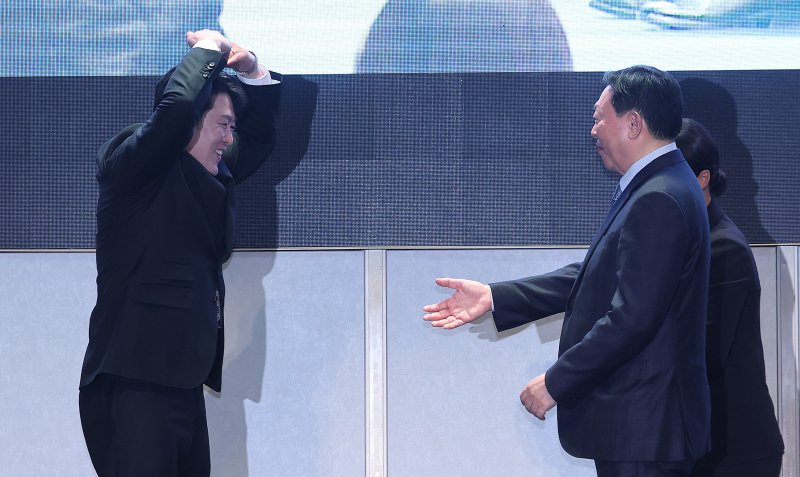 "신 회장님 입이 귀에 걸렸다" 800억 투자 대박에 김효주 우승까지, 화룡점정은 자이언츠?