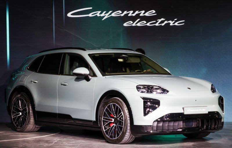 19일 오전 서울 광진구 PIE Factory에서 열리는 2026 포르쉐코리아 신년 기자 간담회에서 국내 최초로 공개되는 ‘카이엔 일렉트릭’이 전시되어 있다. 2026.3.19 ⓒ 뉴스1 김진환 기자