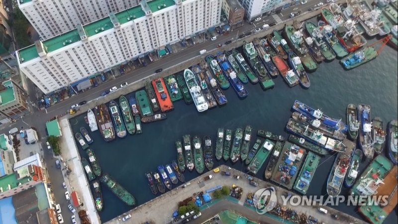 수리 조선소 몰린 부산 영도구 대평동 깡깡이마을 (출처=연합뉴스)