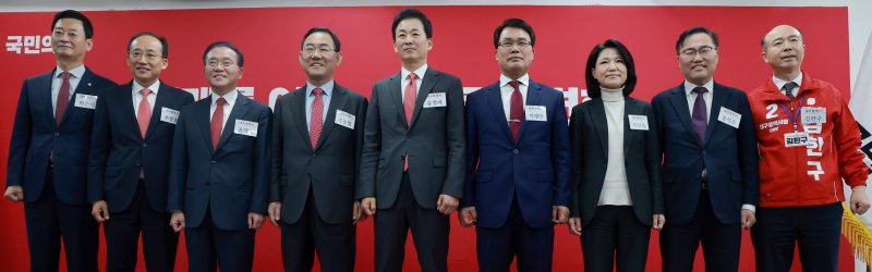 6·3 지방선거 대구시장에 도전하는 국민의힘 예비후보들. 국민의힘 최은석(왼쪽부터), 추경호, 윤재옥, 주호영, 유영하 의원, 이재만 전 동구청장, 이진숙 전 방송통신위원회 위원장, 홍석준 전 의원, 김한구 전 달성군 새마을협의회 감사. 연합뉴스