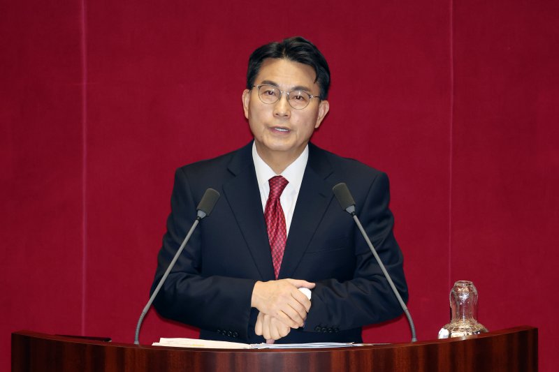 19일 서울 여의도 국회에서 열린 제433회국회(임시회) 2차 본회의에서 윤상현 국민의힘 의원이 공소청법안(대안)에 대한 무제한토론(필리버스터)을 하고 있다. 2026.3.19 ⓒ 뉴스1 이승배 기자