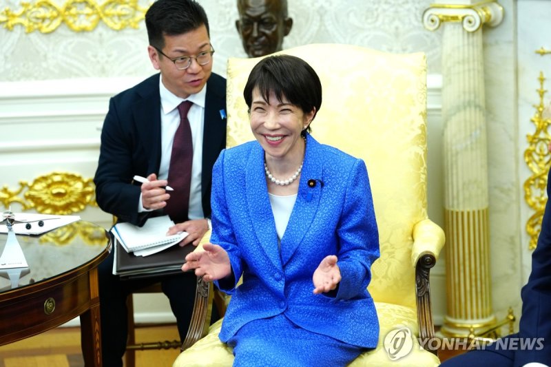 19일(현지시간) 미일정상회담에서 다카이치 총리가 미소짓고 있다 (출처=연합뉴스)