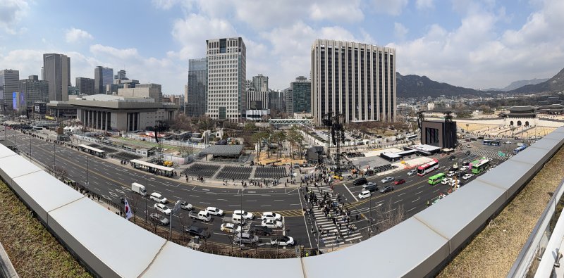 방탄소년단(BTS) 완전체 컴백 공연을 하루 앞둔 20일 서울 광화문광장 공연장이 공연 막바지 준비로 분주한 모습을 보이고 있다. 2026.3.20 ⓒ 뉴스1 박지혜 기자