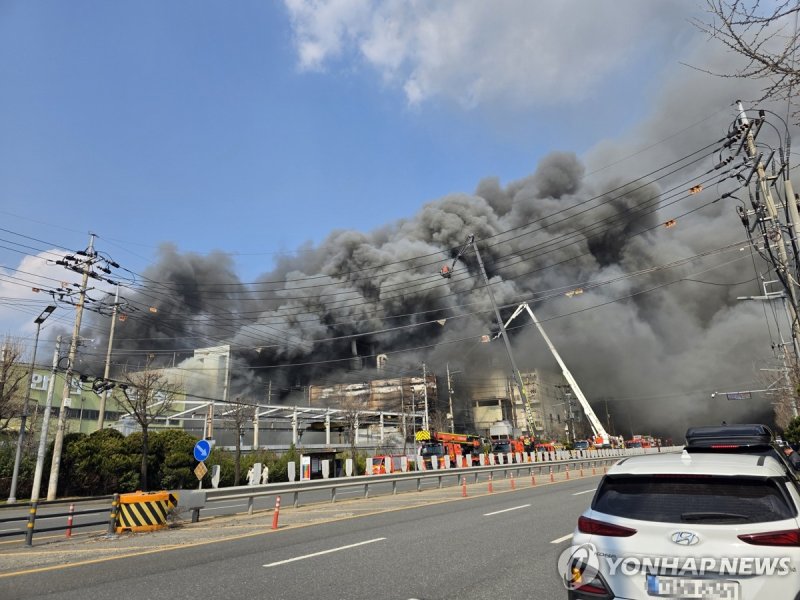 대전 문평동 자동차부품 제조공장서 불…대응 2단계 발령 (출처=연합뉴스)