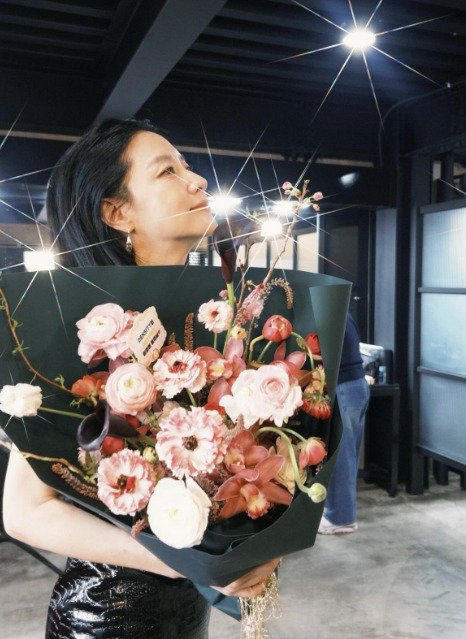 신비주의 벗은 이영애, 옆트임 드레스 입고 드러낸 섹시미 '반전' [N샷]