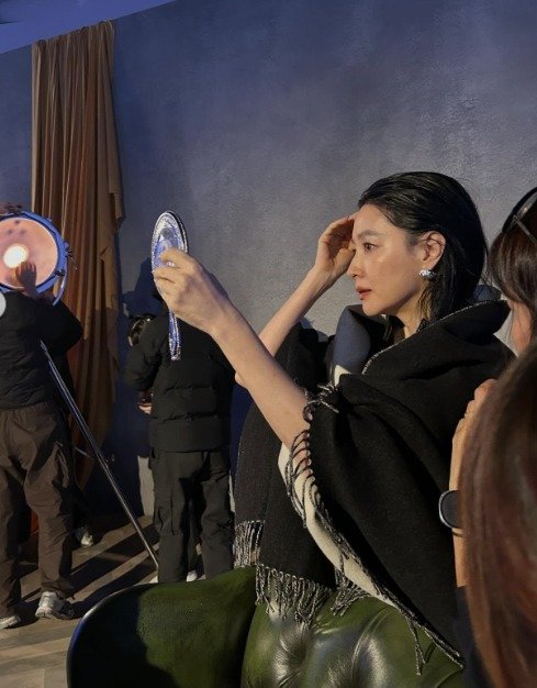 신비주의 벗은 이영애, 옆트임 드레스 입고 드러낸 섹시미 '반전' [N샷]